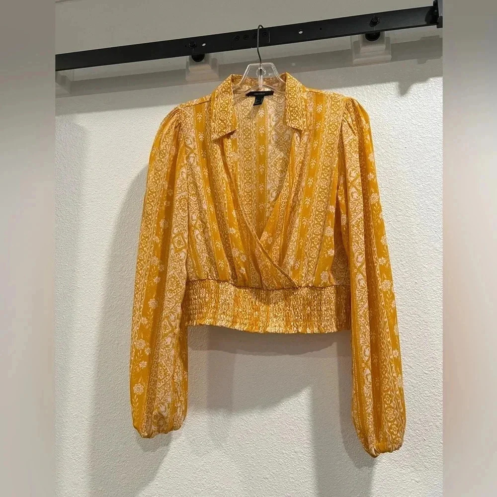 Forever 21 retro top, golden yellow and white. Med, great color and lightweight!